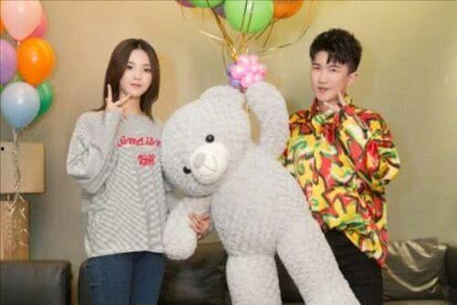 娱乐吃瓜主题背景图高清